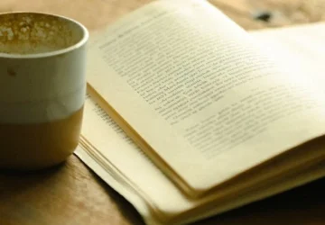 What Is Lateral Reading and How It Helps You Spot Fake News